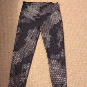 Patterned grey, white and black Capri leggings